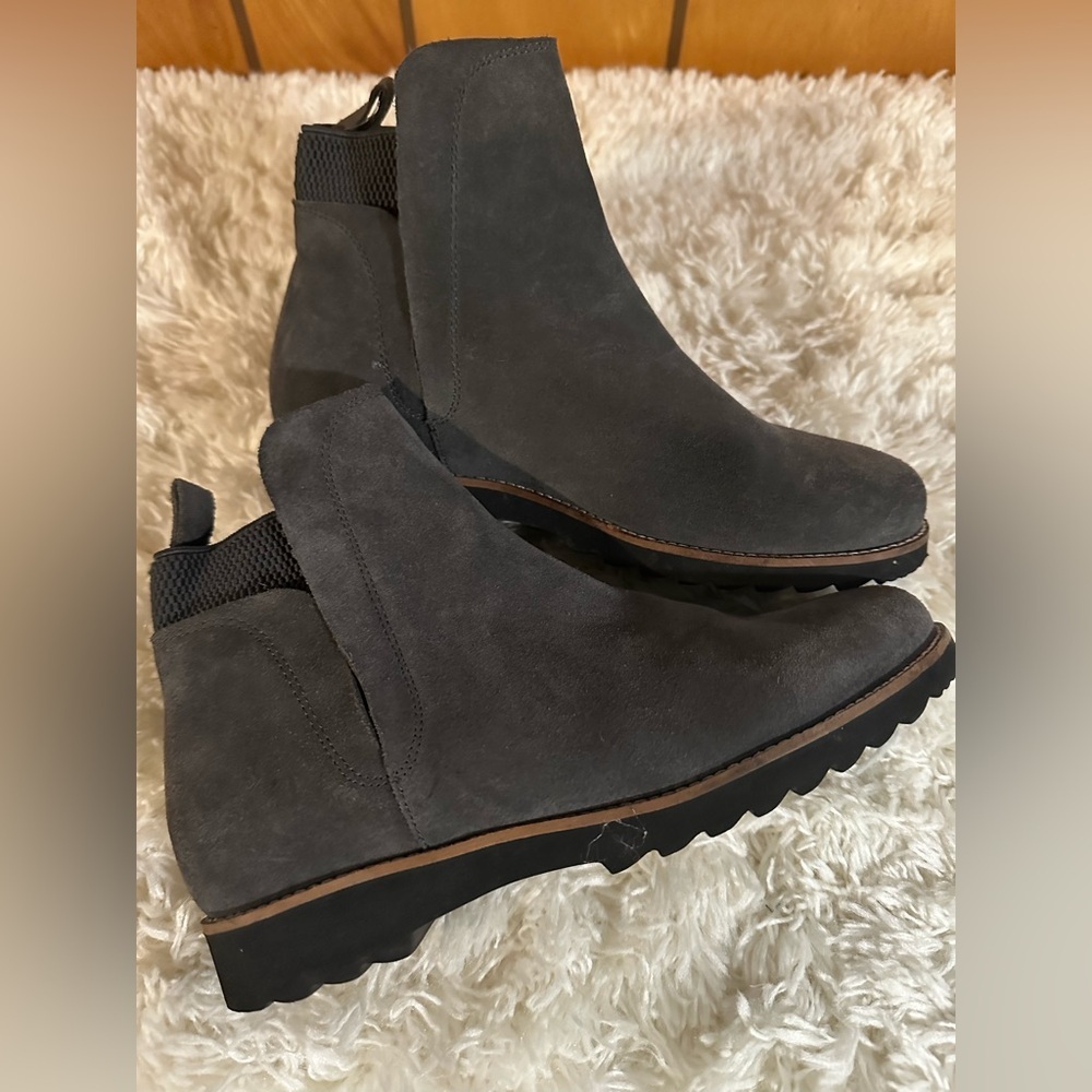 Blondo Boots Womens 8M Waterproof Ankle Shoes Gray Suede Classic Pull On EUC - Picture 6 of 6
